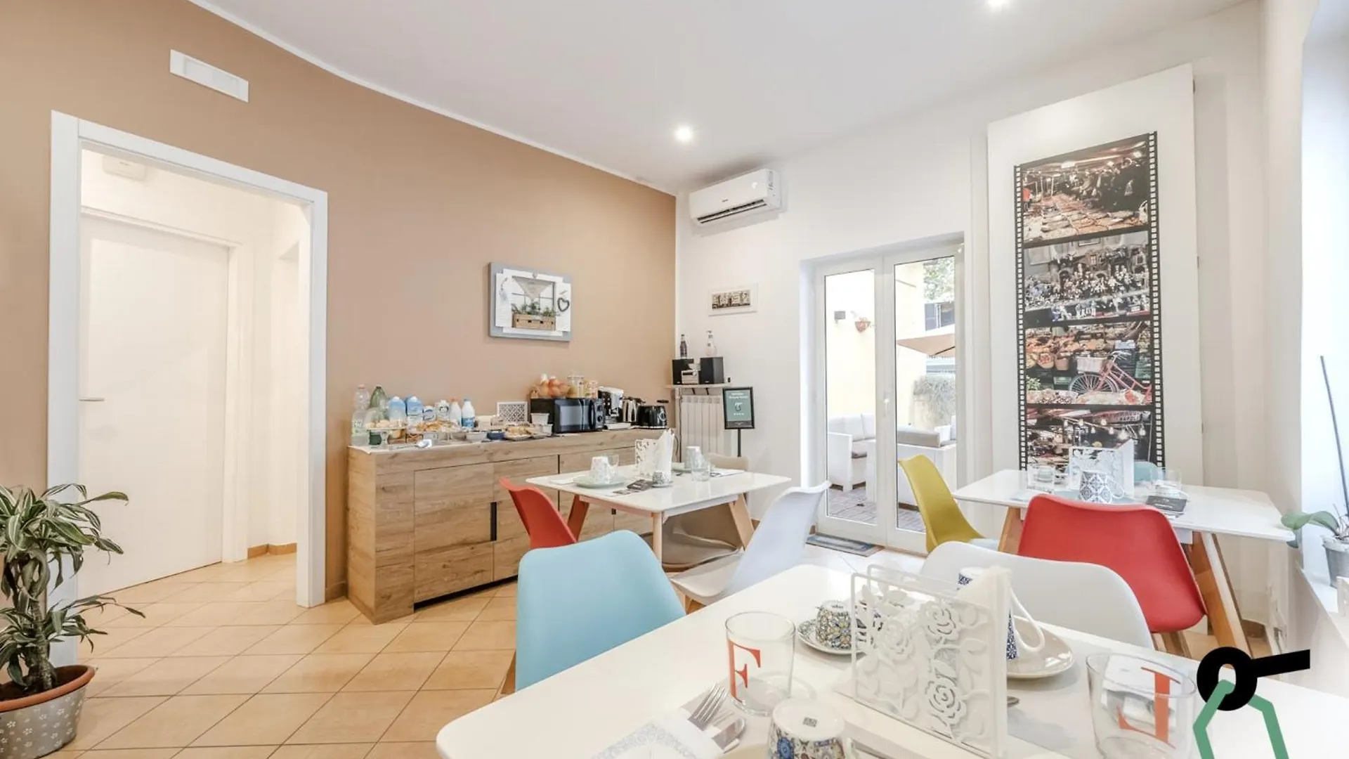 Hotiday Room Collection - Napoli Residenza Scarlatti Bed & Breakfast