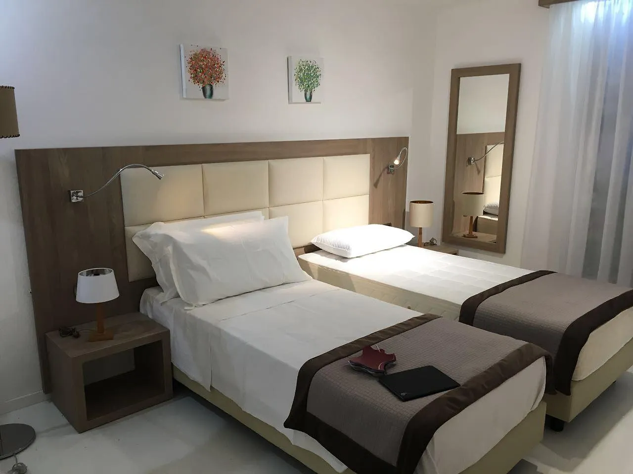 Hotiday Room Collection - Napoli Residenza Scarlatti 2*, Nápoles Italia