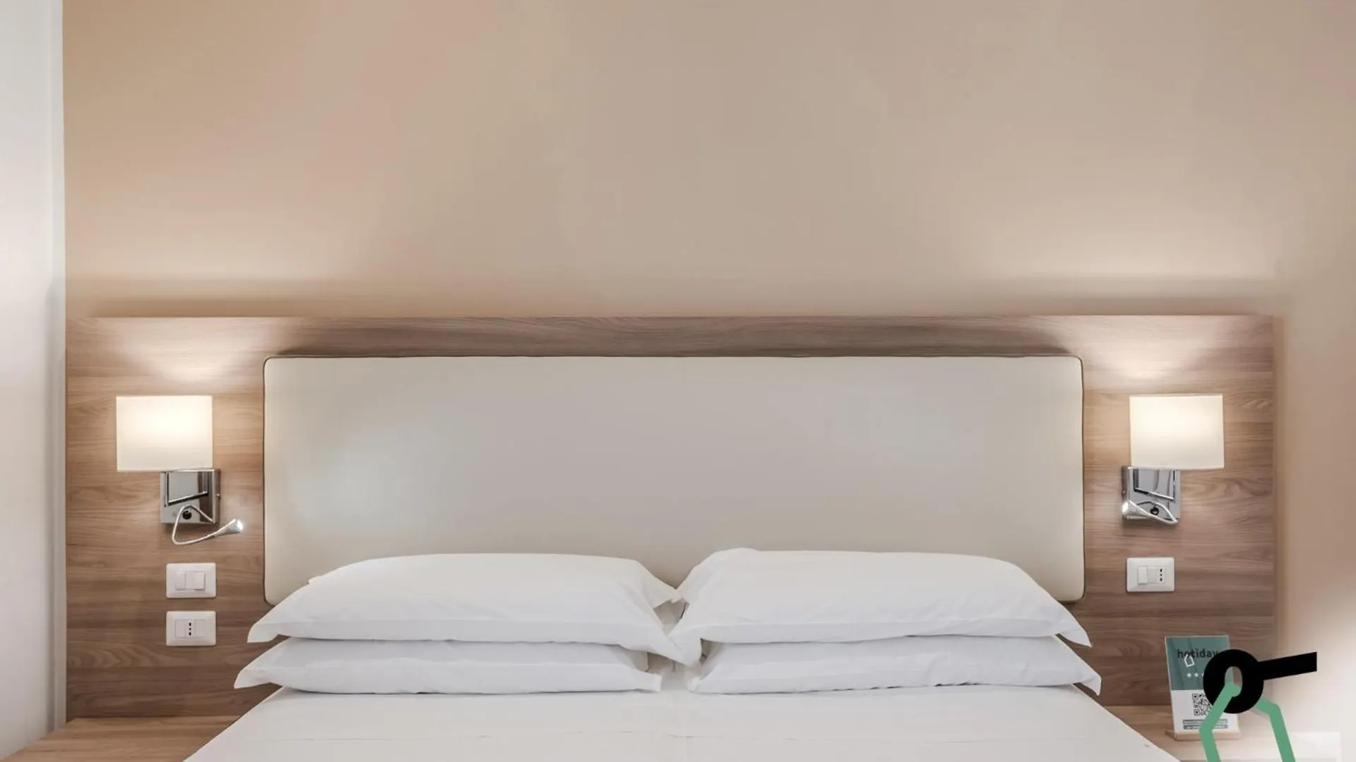 Hotiday Room Collection - Napoli Residenza Scarlatti 2*, Nápoles